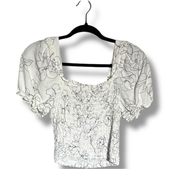 Monteau Los Angles White & Black Floral Line Pattern Puff Sleeves Smocked Blouse - Picture 8 of 16